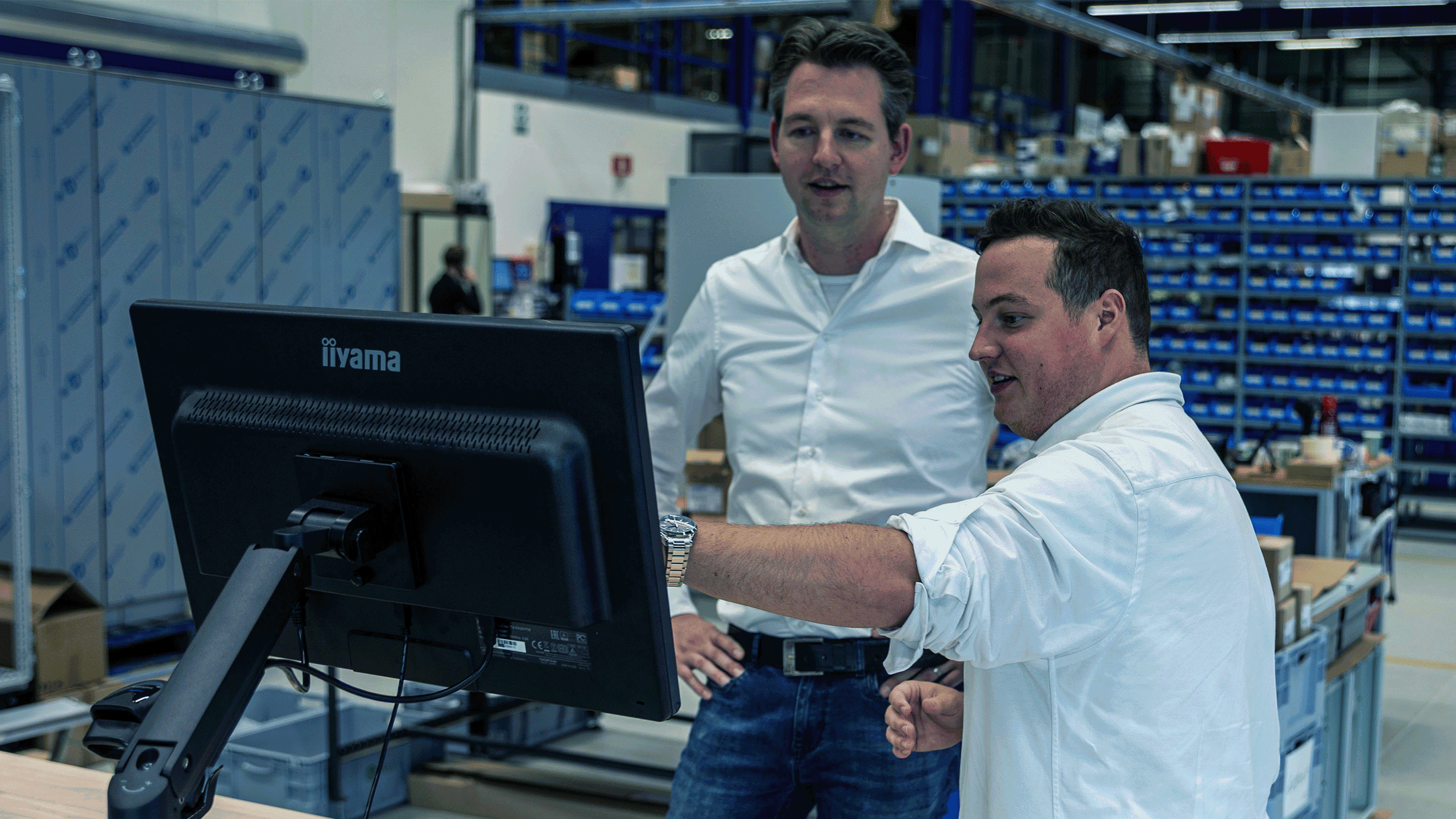 werknemers in werkplaats